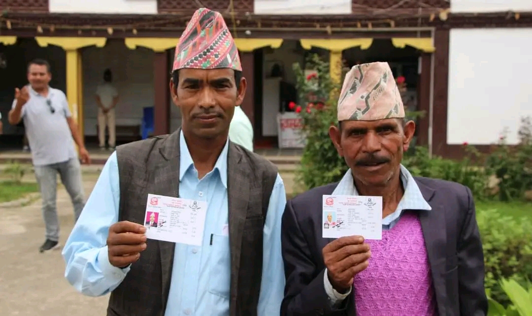 नाम सच्याएर नागरिकताको प्रतिलिपी पाएपछि कविराम र कर्णबहादुर